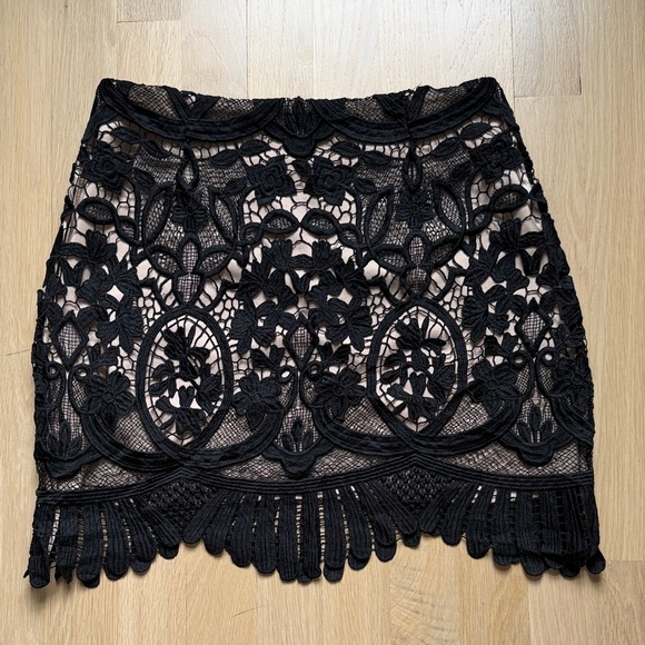 Lovers + Friends Dresses & Skirts - Lovers + Friends Black Lace Mini Skirt